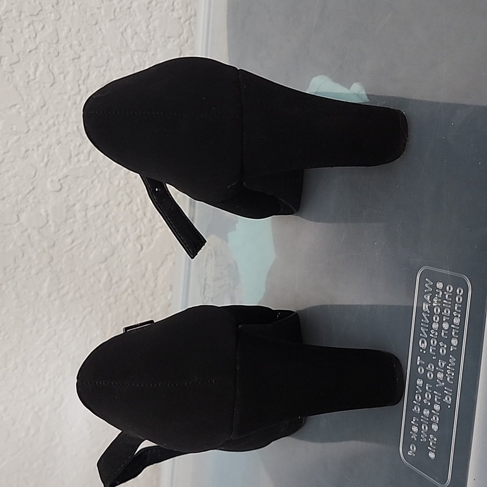 Black heels - Picture 4 of 13